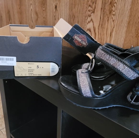 Women Heels - Picture 3 of 3